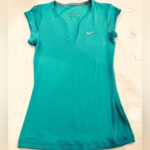 EUC Nike dri-fit top size xs